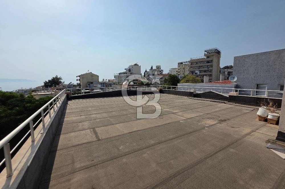 Kuşadası Camiatik'te Deniz Manzaralı 3+1 Çatı Dubleks