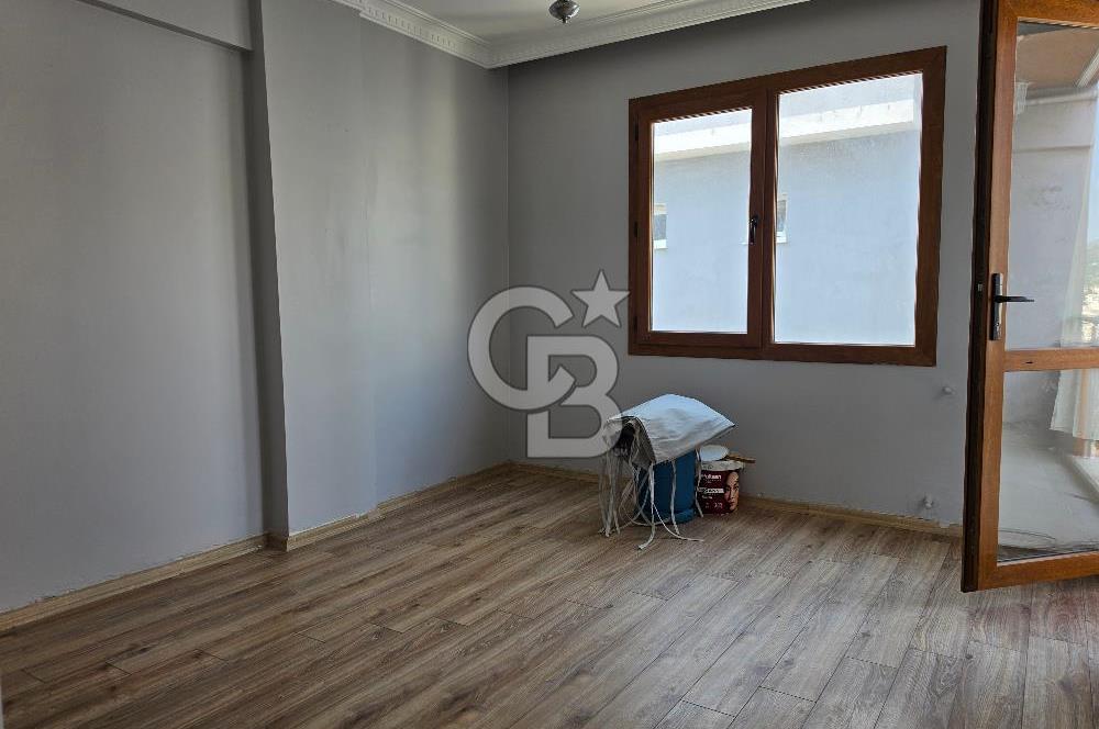 Kuşadası Camiatik'te Deniz Manzaralı 3+1 Çatı Dubleks
