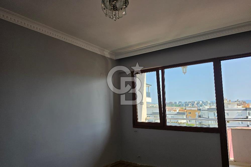 Kuşadası Camiatik'te Deniz Manzaralı 3+1 Çatı Dubleks