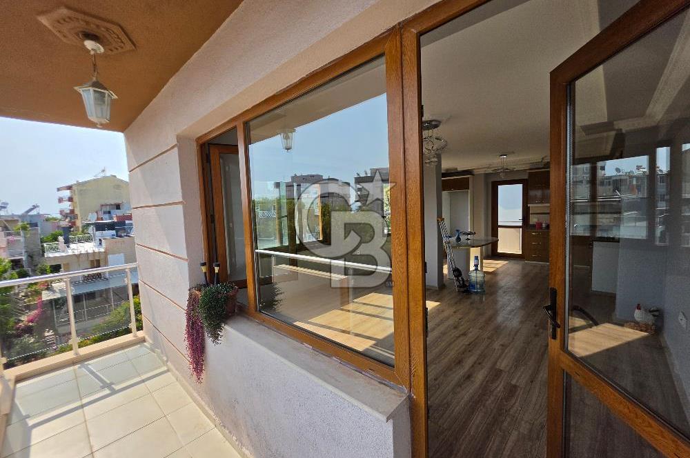 Kuşadası Camiatik'te Deniz Manzaralı 3+1 Çatı Dubleks