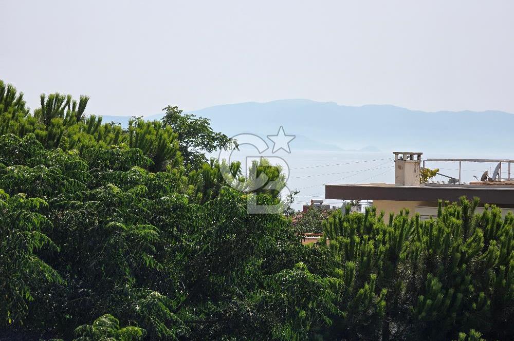Kuşadası Camiatik'te Deniz Manzaralı 3+1 Çatı Dubleks