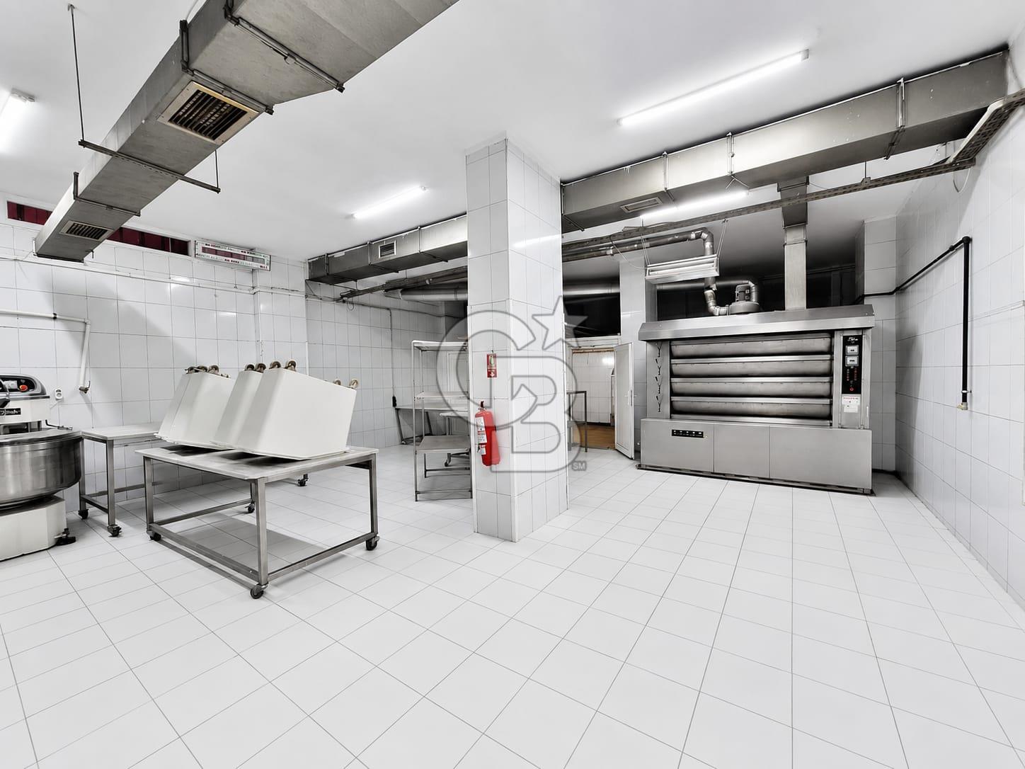 FERHATPAŞA'DA 400 M² İMALATHANE