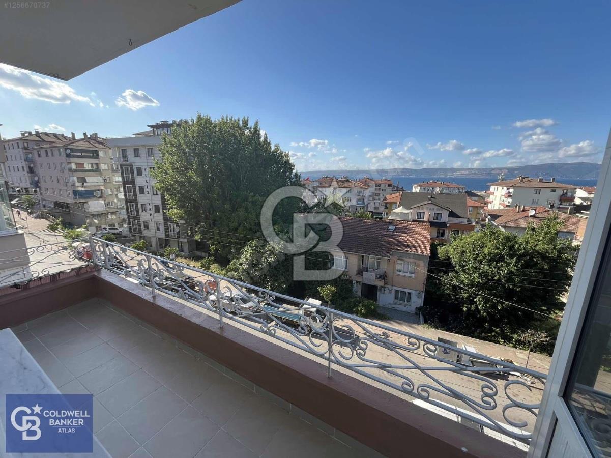 KARAMÜRSEL ÇİFTLİK CADDESİ'NDE SATILIK ARA KAT 2+1 DAİRE