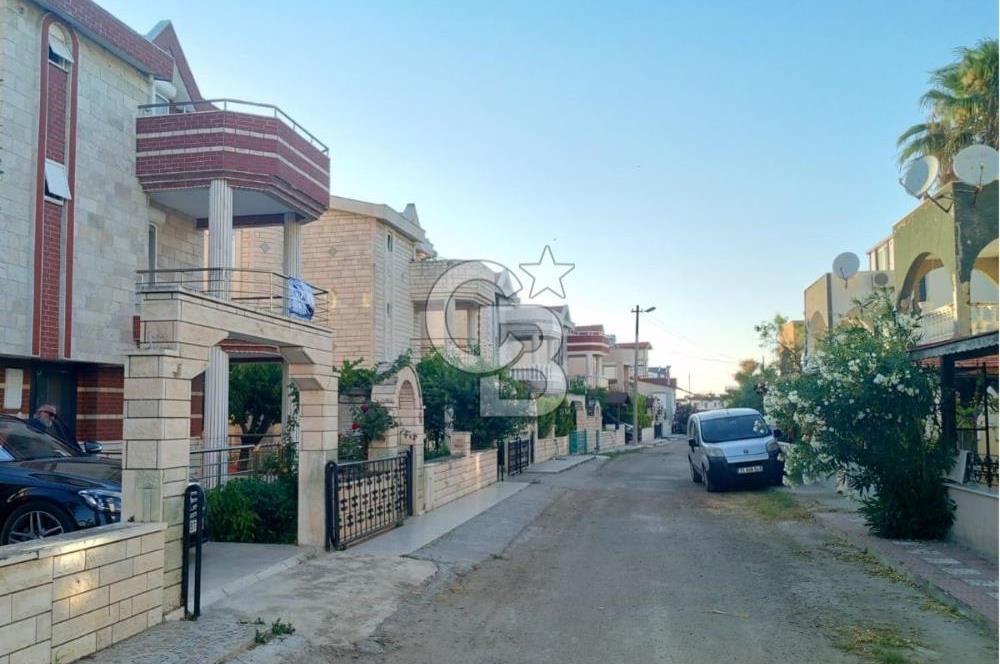 ALTINOVA'DA DENİZE SIFIR KONUMDA 6+1 TRİPLEKS VİLLA