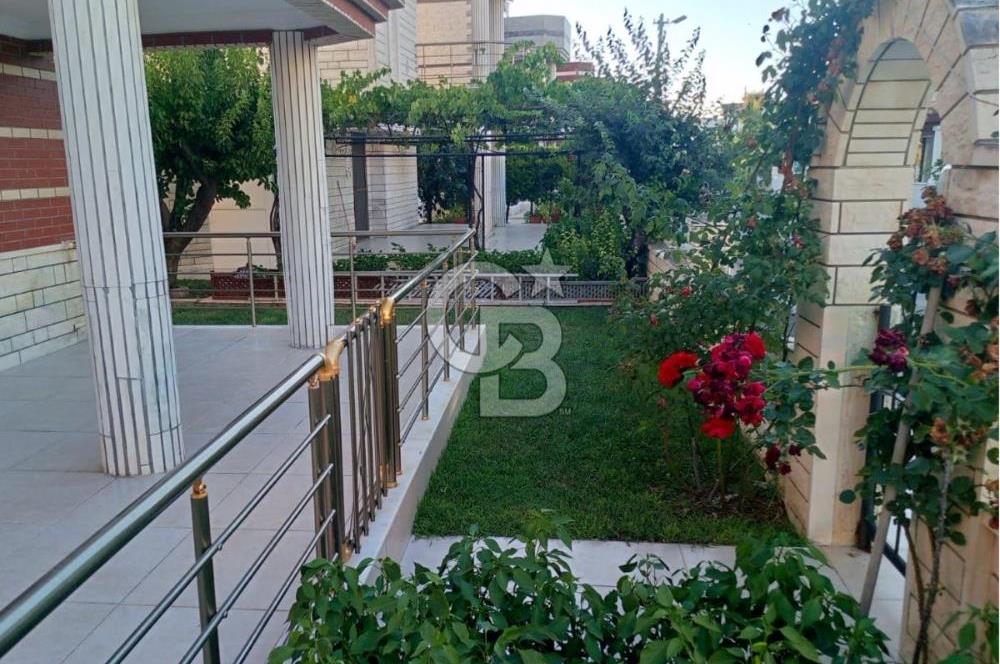 ALTINOVA'DA DENİZE SIFIR KONUMDA 6+1 TRİPLEKS VİLLA