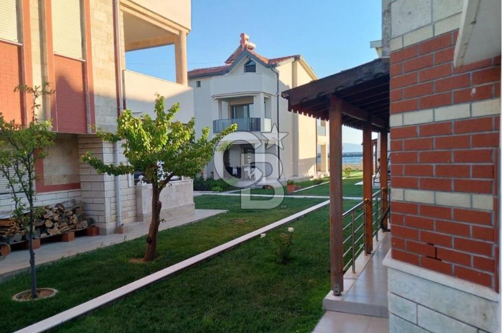 ALTINOVA'DA DENİZE SIFIR KONUMDA 6+1 TRİPLEKS VİLLA