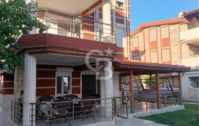 ALTINOVA'DA DENİZE SIFIR KONUMDA 6+1 TRİPLEKS VİLLA