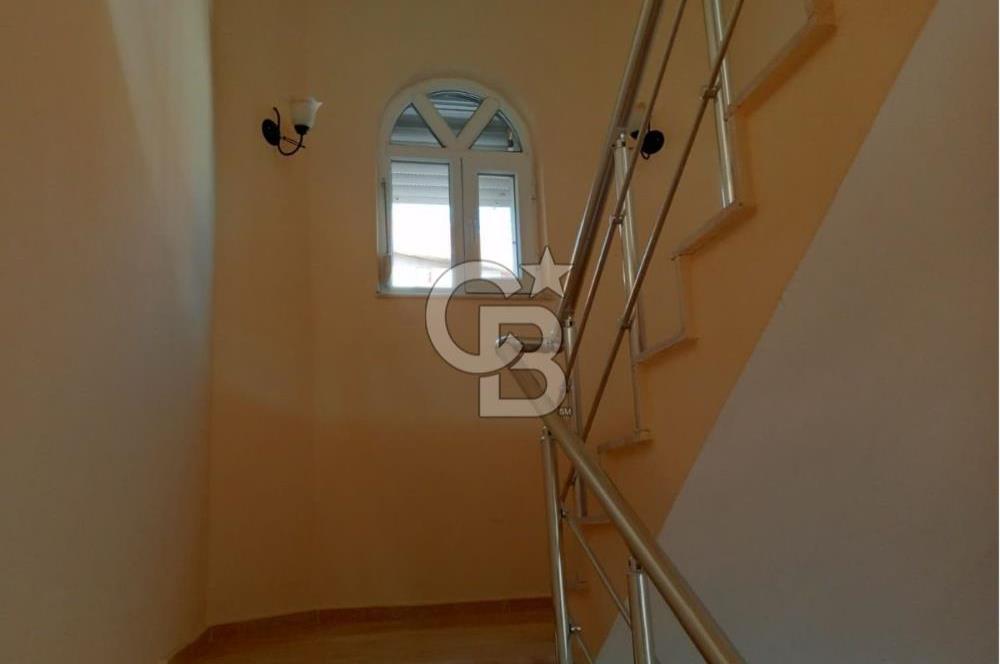 ALTINOVA'DA DENİZE SIFIR KONUMDA 6+1 TRİPLEKS VİLLA