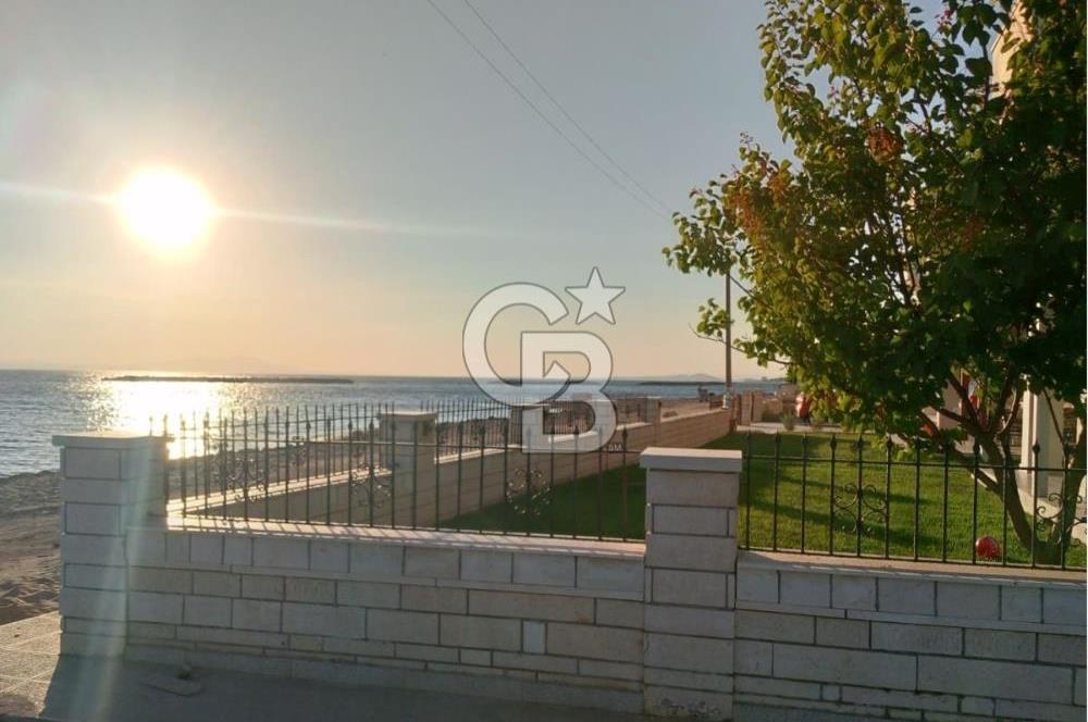 ALTINOVA'DA DENİZE SIFIR KONUMDA 6+1 TRİPLEKS VİLLA