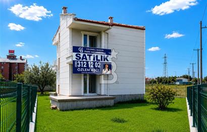 Ayvalık Altınova'da Geniş Bahçeli Müstakil Satılık 2+1 Villa