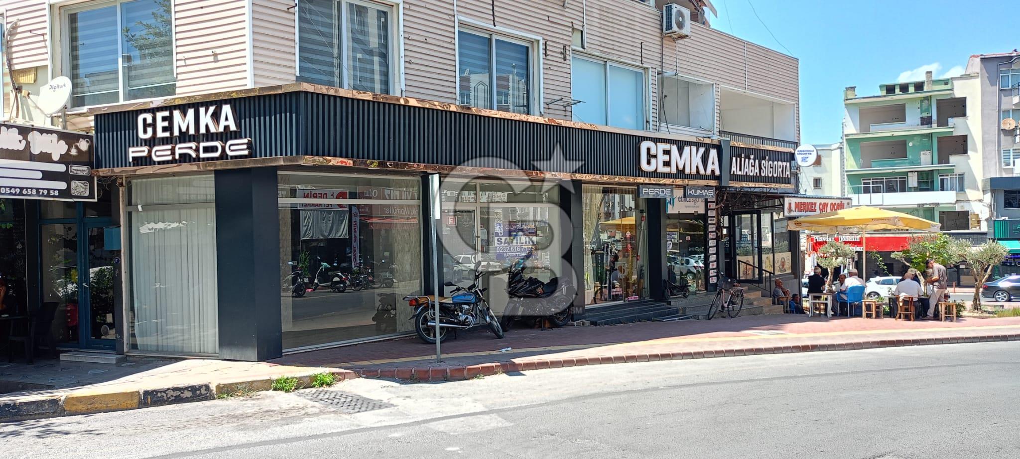 Merkezde Geniş Cepheli 27 m2 Satılık Köşe Dükkan