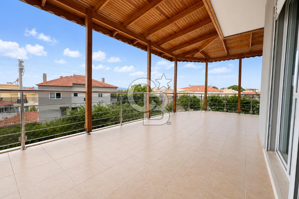 ÇEŞME ÇİFTLİKKÖYDE KÖŞE PARSELDE ÖZEL HAVUZLU MÜSTAKİL VİLLA