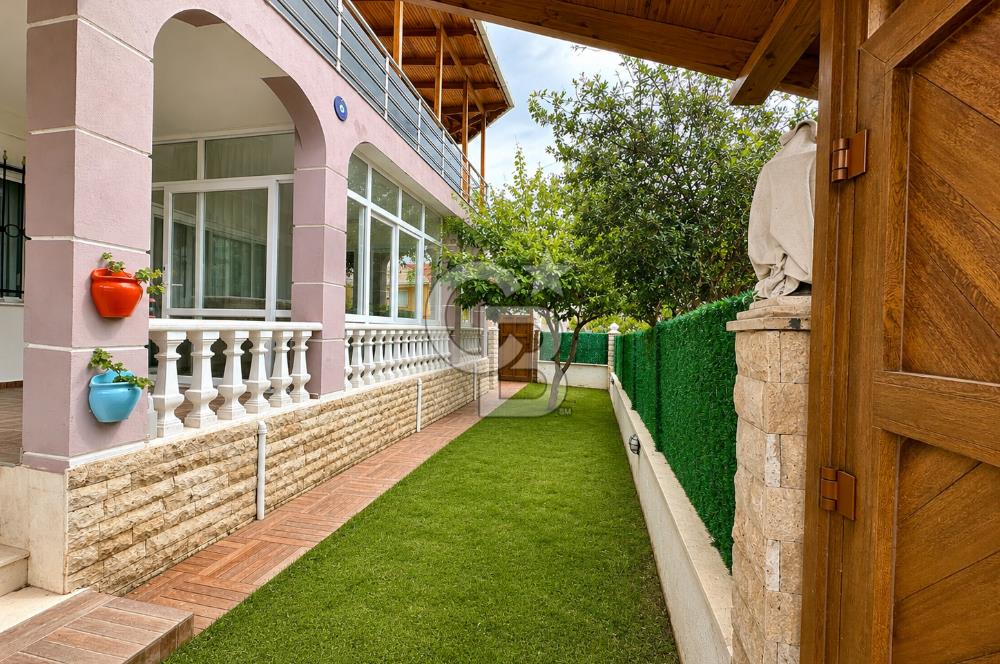 ÇEŞME ÇİFTLİKKÖYDE KÖŞE PARSELDE ÖZEL HAVUZLU MÜSTAKİL VİLLA