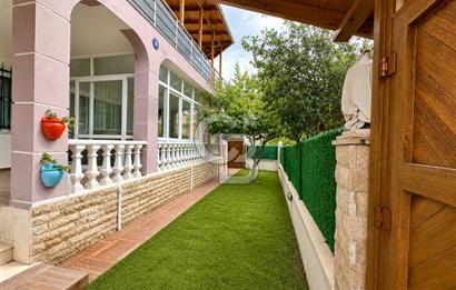 ÇEŞME ÇİFTLİKKÖYDE KÖŞE PARSELDE ÖZEL HAVUZLU MÜSTAKİL VİLLA