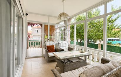 ÇEŞME ÇİFTLİKKÖYDE KÖŞE PARSELDE ÖZEL HAVUZLU MÜSTAKİL VİLLA