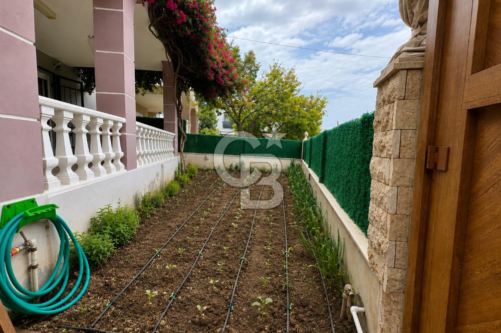 ÇEŞME ÇİFTLİKKÖYDE KÖŞE PARSELDE ÖZEL HAVUZLU MÜSTAKİL VİLLA