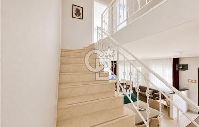 ÇEŞME ÇİFTLİKKÖYDE KÖŞE PARSELDE ÖZEL HAVUZLU MÜSTAKİL VİLLA