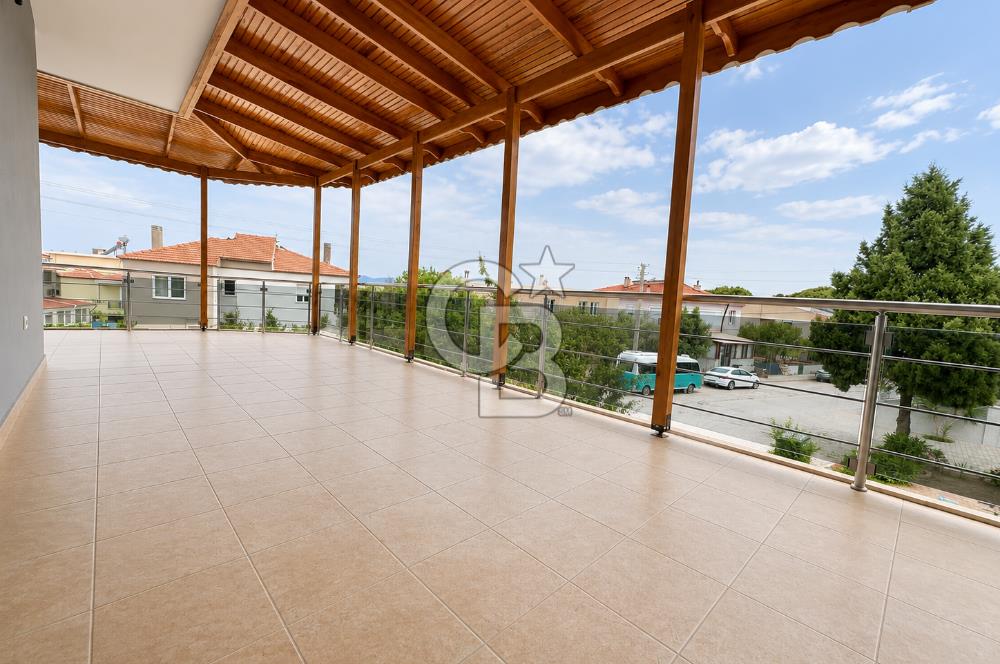 ÇEŞME ÇİFTLİKKÖYDE KÖŞE PARSELDE ÖZEL HAVUZLU MÜSTAKİL VİLLA