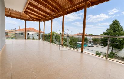 ÇEŞME ÇİFTLİKKÖYDE KÖŞE PARSELDE ÖZEL HAVUZLU MÜSTAKİL VİLLA