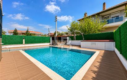ÇEŞME ÇİFTLİKKÖYDE KÖŞE PARSELDE ÖZEL HAVUZLU MÜSTAKİL VİLLA