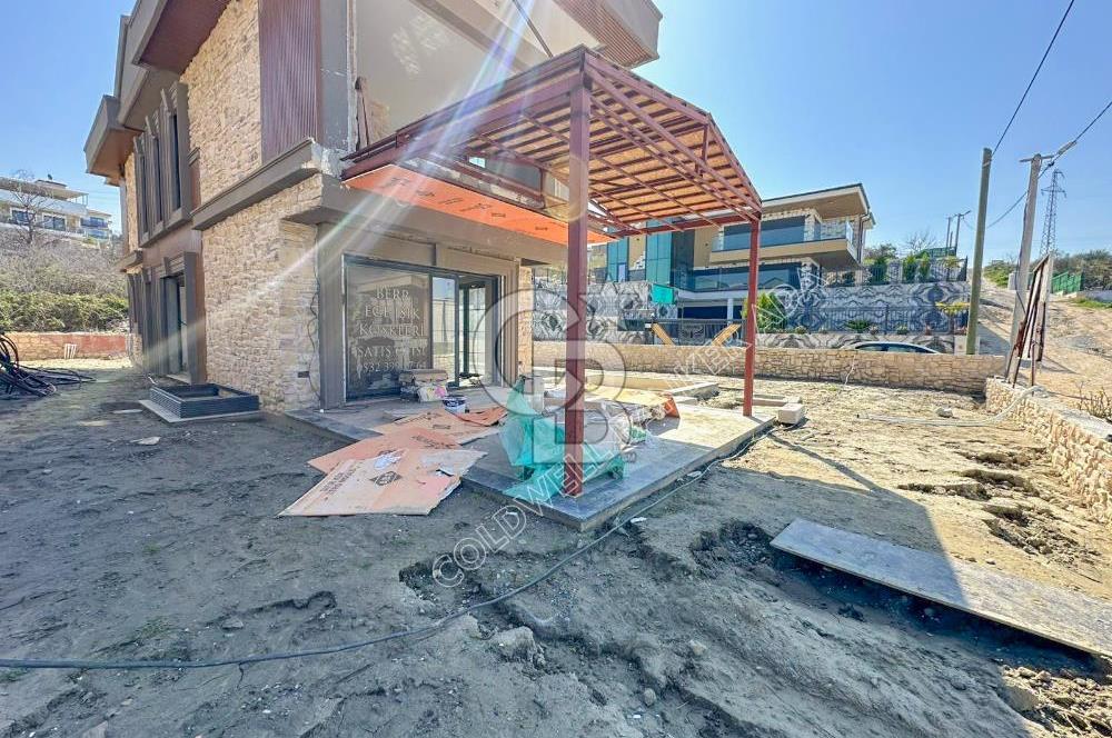 Kuşadası YaylaKöy'de Satılık Özel Havuzlu 4+1 Villa