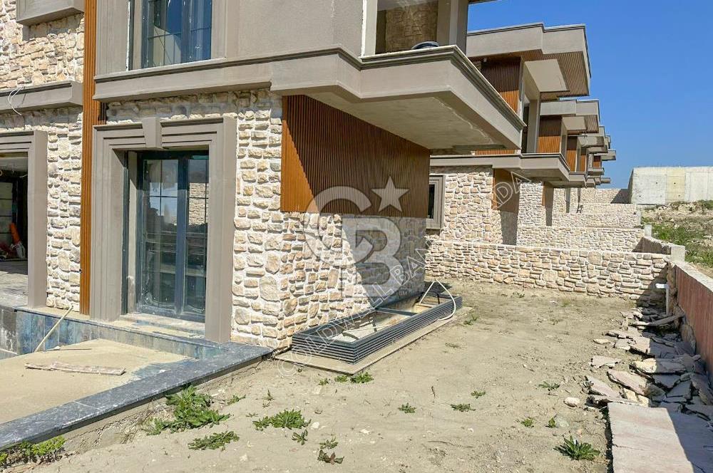 Kuşadası YaylaKöy'de Satılık Özel Havuzlu 4+1 Villa