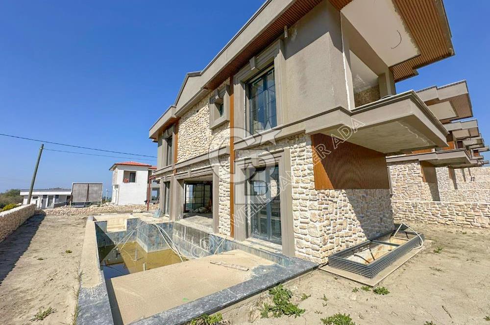 Kuşadası YaylaKöy'de Satılık Özel Havuzlu 4+1 Villa