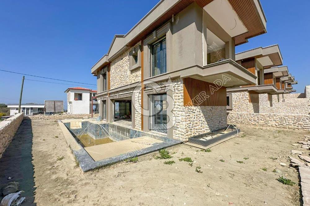 Kuşadası YaylaKöy'de Satılık Özel Havuzlu 4+1 Villa