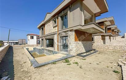 Kuşadası YaylaKöy'de Satılık Özel Havuzlu 4+1 Villa