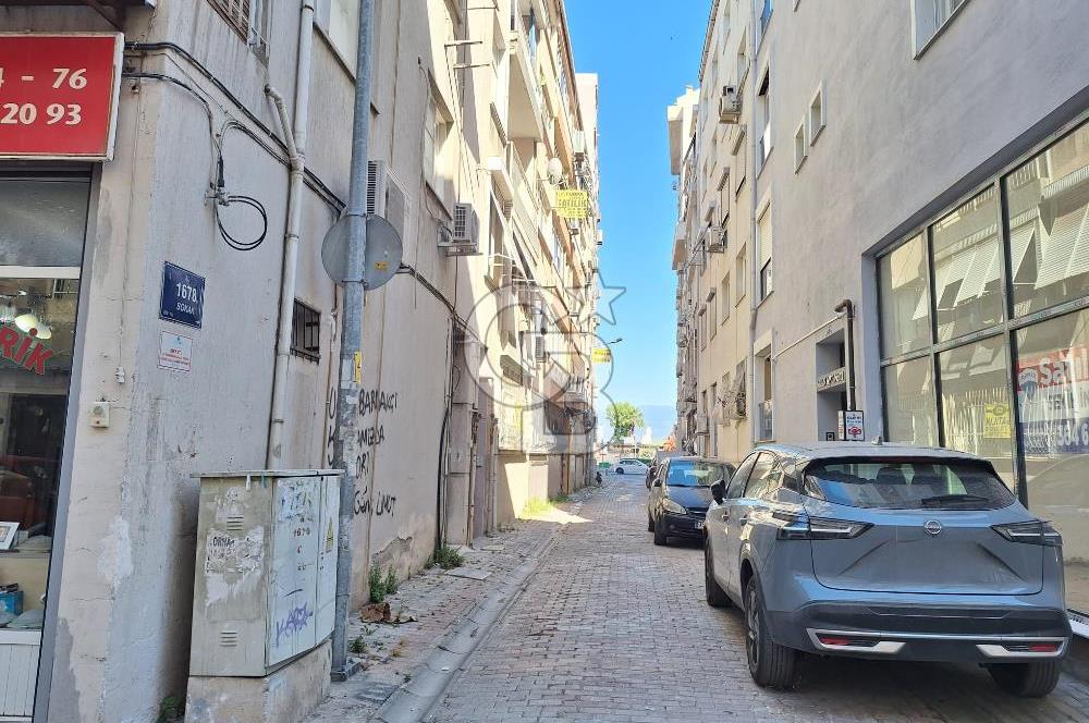 Karşıyaka Alaybey'de Sahile 50m,Yatırımlık Kepenkli Satıl.Dükkan