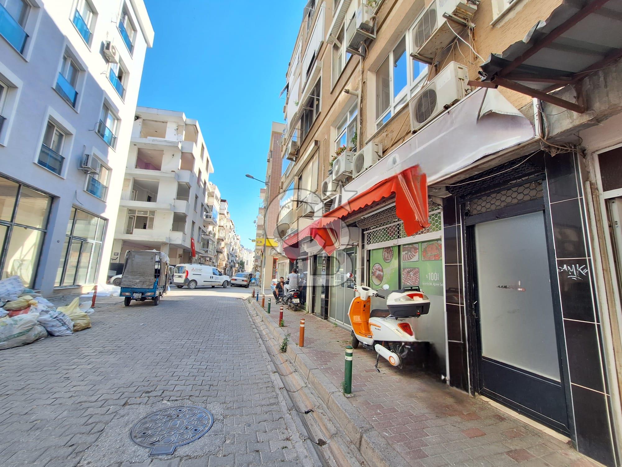 Karşıyaka Alaybey'de Sahile 50m,Yatırımlık Kepenkli Satıl.Dükkan