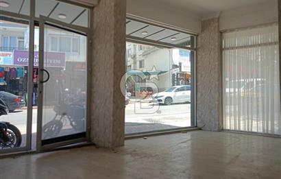 Merkezde Geniş Cepheli 27 m2 Satılık Köşe Dükkan