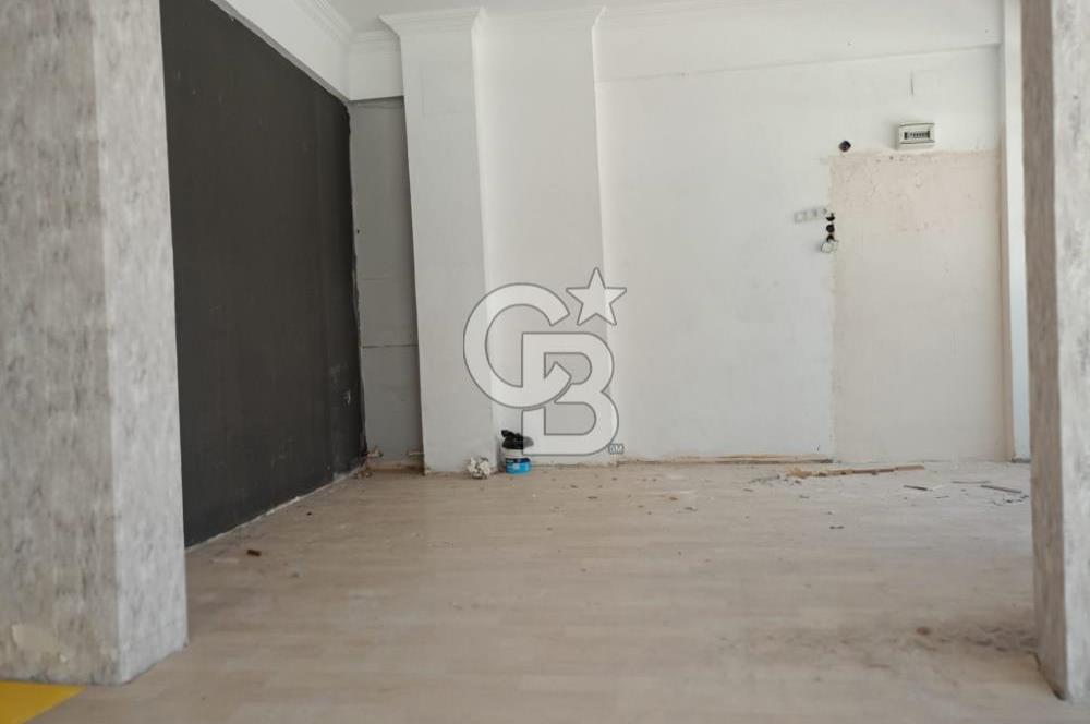 Merkezde Geniş Cepheli 27 m2 Satılık Köşe Dükkan