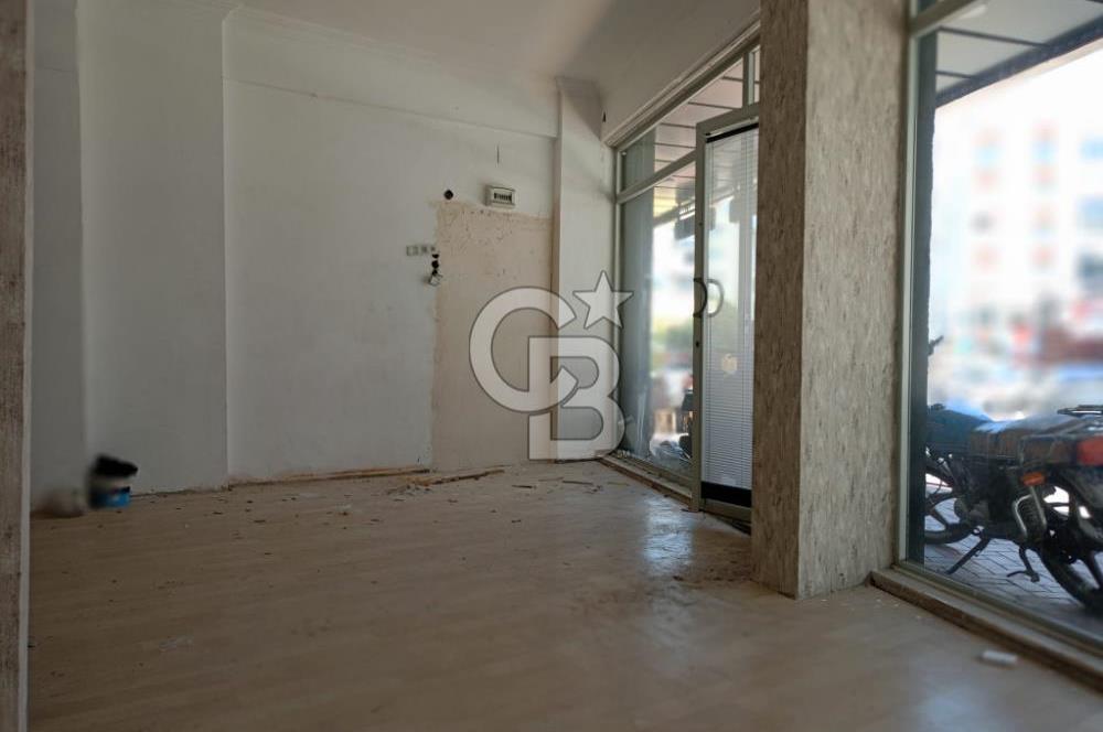 Merkezde Geniş Cepheli 27 m2 Satılık Köşe Dükkan