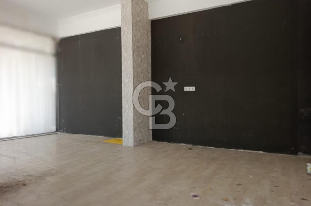 Merkezde Geniş Cepheli 27 m2 Satılık Köşe Dükkan