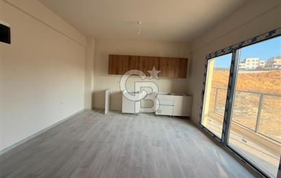 ÖNÜ KAPANMAZ ÖN CEPHE SATILIK 1+1 LÜKS DAİRE