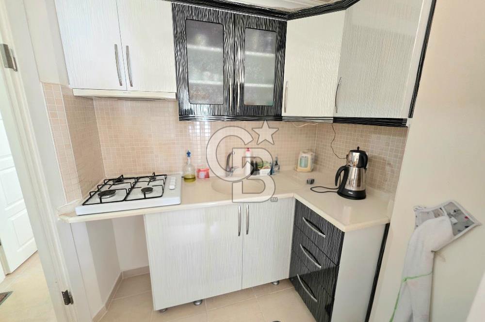 ALTINKUM DENİZE YÜRÜME MESAFESİNDE 2+1 KISMİ EŞYALI  DAİRE