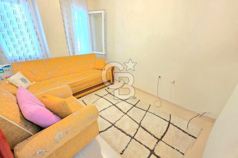 ALTINKUM DENİZE YÜRÜME MESAFESİNDE 2+1 KISMİ EŞYALI  DAİRE
