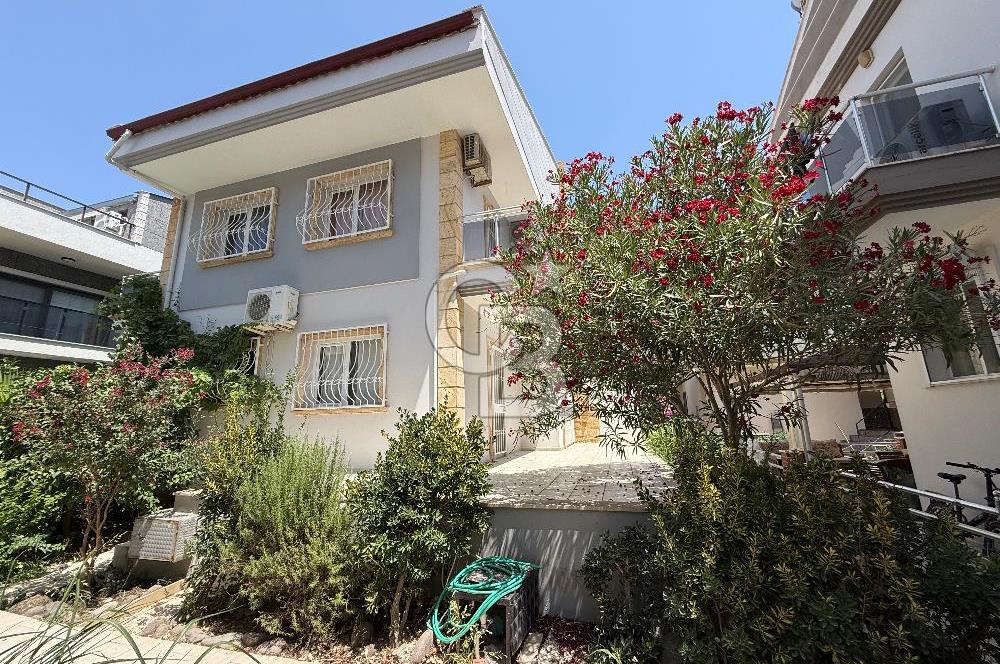 ÇANDARLI MERKEZE VE DENİZE YÜRÜME MESAFESİNDE 4+1 TRİPLEKS VİLLA