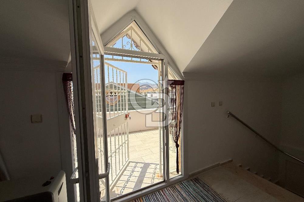 ÇANDARLI MERKEZE VE DENİZE YÜRÜME MESAFESİNDE 4+1 TRİPLEKS VİLLA