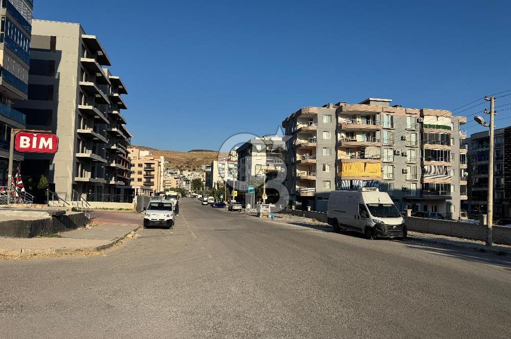 Çiğli İnönü Mah. Bintaş Park Sitesinde Satılık 1+1 Daire