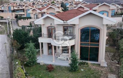 DENİZ MANZARALI GENİŞ BAHÇELİ 4+1 LÜKS VİLLA