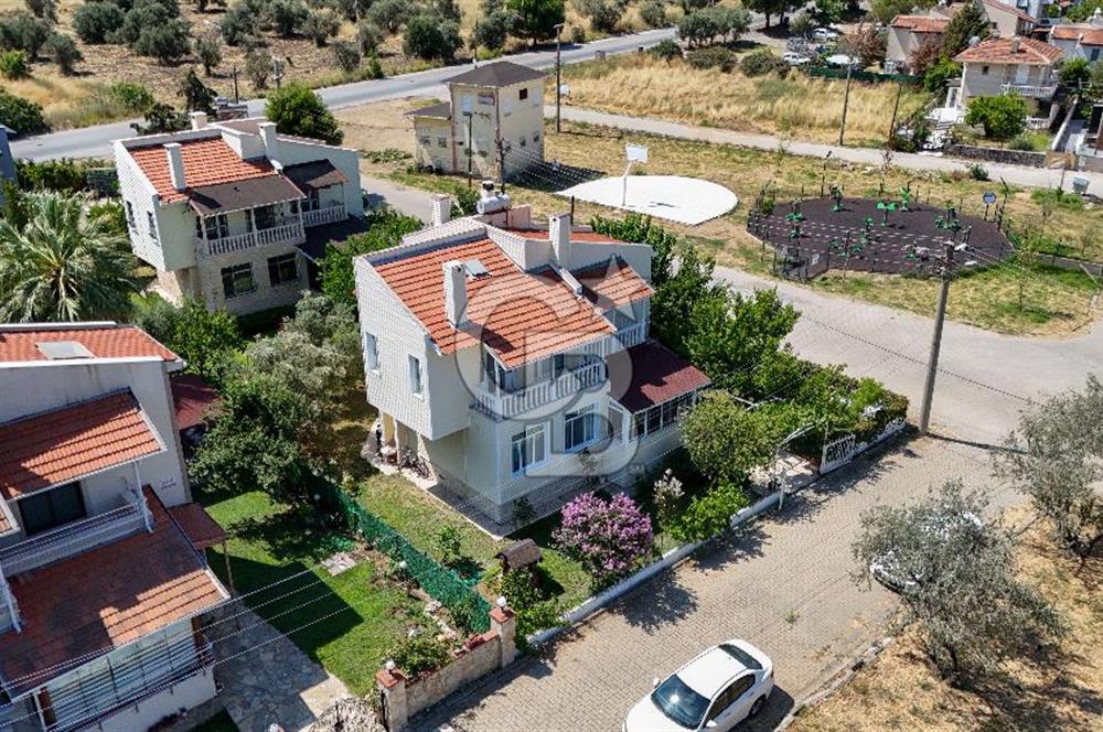 AYVALIK CUNDA'DA KÖŞE PARSEL MÜSTAKİL SATILIK VİLLA