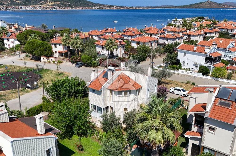 AYVALIK CUNDA'DA KÖŞE PARSEL MÜSTAKİL SATILIK VİLLA