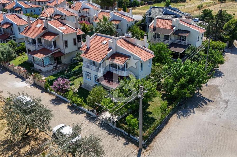 AYVALIK CUNDA'DA KÖŞE PARSEL MÜSTAKİL SATILIK VİLLA