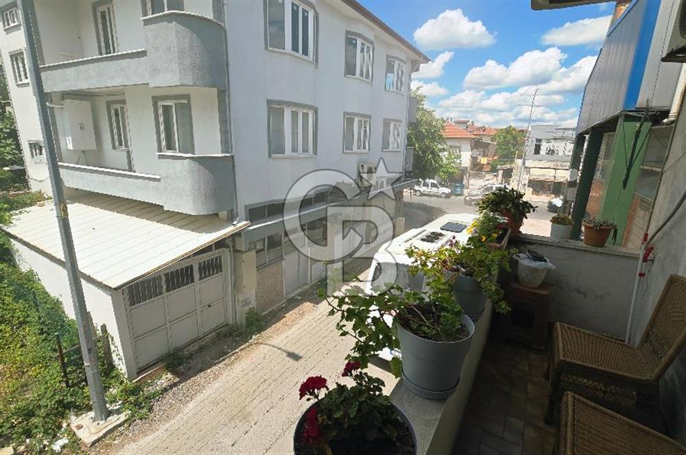 Pazartesi Pazarı Yanı | İş Yeri + 2 Daire | Satılık Komple Bina