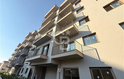 Gaziemir Aktepe’de Satılık Havuz Manzaralı Bahçeli 2+1 Daire