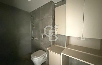 Gaziemir Aktepe’de Satılık Havuz Manzaralı Bahçeli 2+1 Daire
