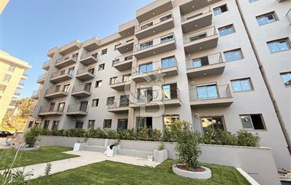 Gaziemir Aktepe’de Satılık Havuz Manzaralı Bahçeli 2+1 Daire