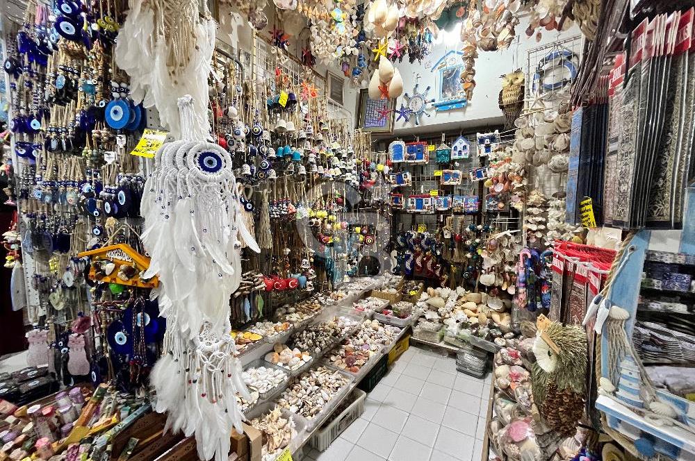 Çeşme çarşısında satılık dükkan